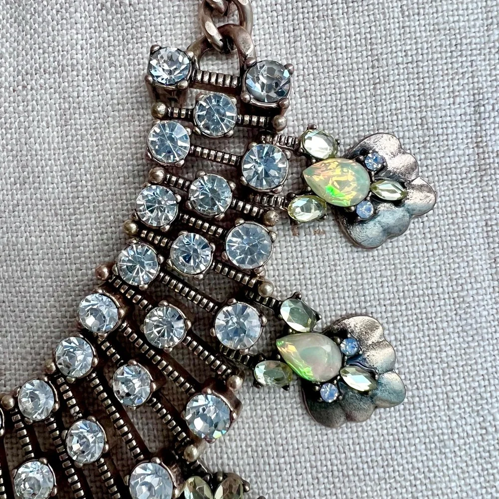 Lydell NYC plastron gold necklace with gems and rhinestones - Picture 3 of 8